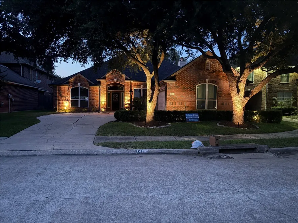 12110 Shadowpoint Drive Houston, TX 77082