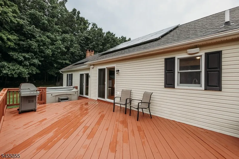 7 Twin Pond Rd Montague, NJ 07827