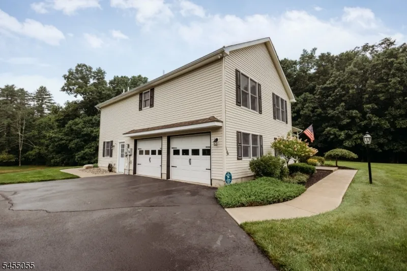 7 Twin Pond Rd Montague, NJ 07827