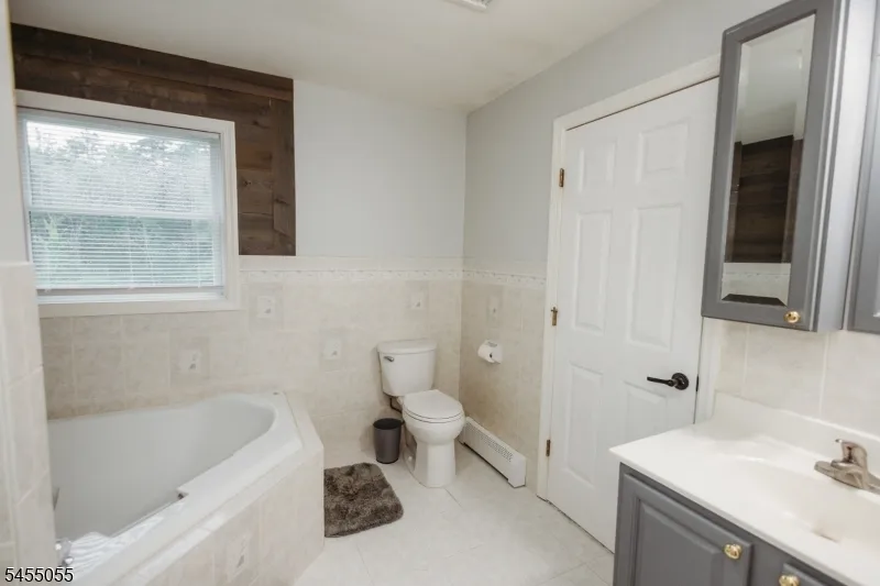 7 Twin Pond Rd Montague, NJ 07827