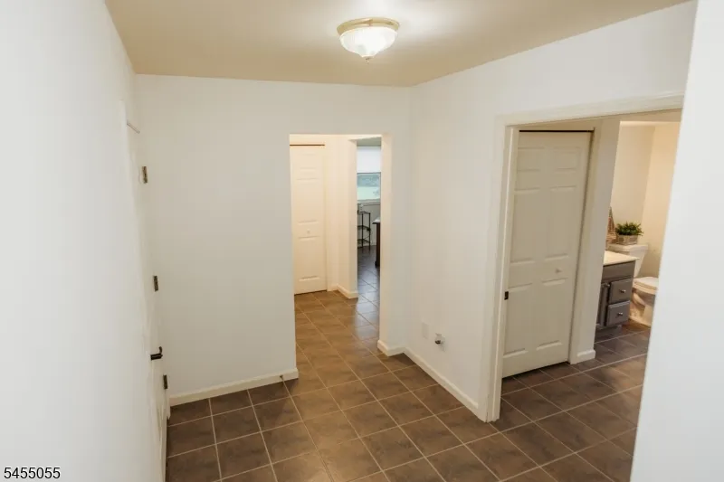 7 Twin Pond Rd Montague, NJ 07827