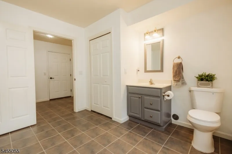7 Twin Pond Rd Montague, NJ 07827