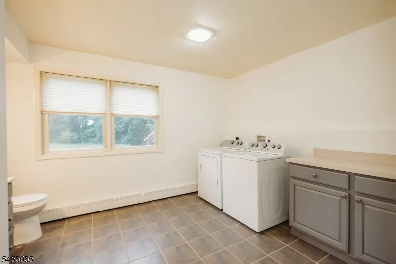 7 Twin Pond Rd Montague, NJ 07827