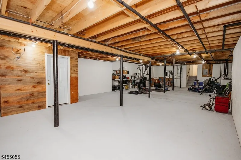 7 Twin Pond Rd Montague, NJ 07827