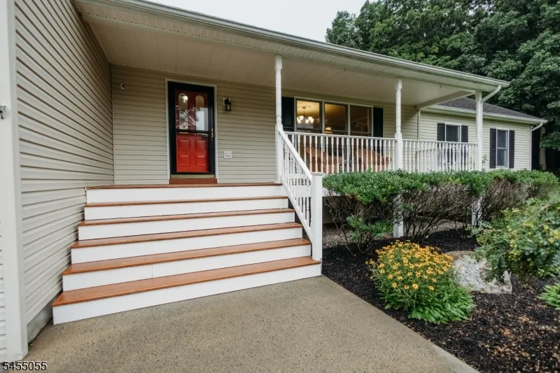 7 Twin Pond Rd Montague, NJ 07827