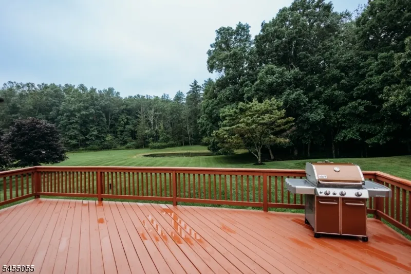 7 Twin Pond Rd Montague, NJ 07827