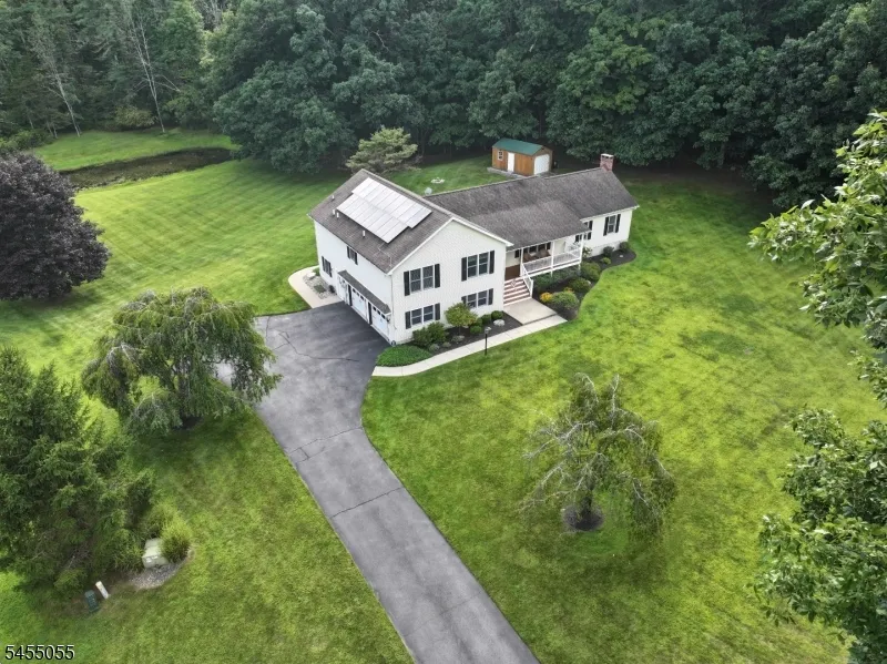 7 Twin Pond Rd Montague, NJ 07827