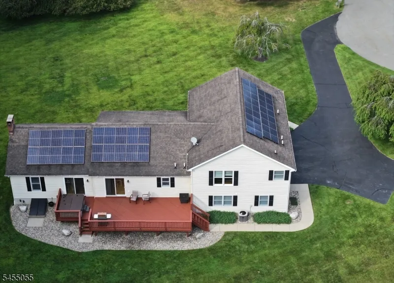 7 Twin Pond Rd Montague, NJ 07827