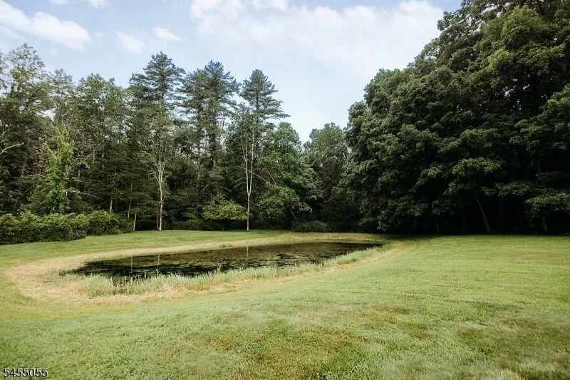 7 Twin Pond Rd Montague, NJ 07827
