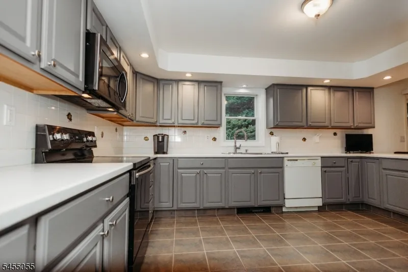 7 Twin Pond Rd Montague, NJ 07827