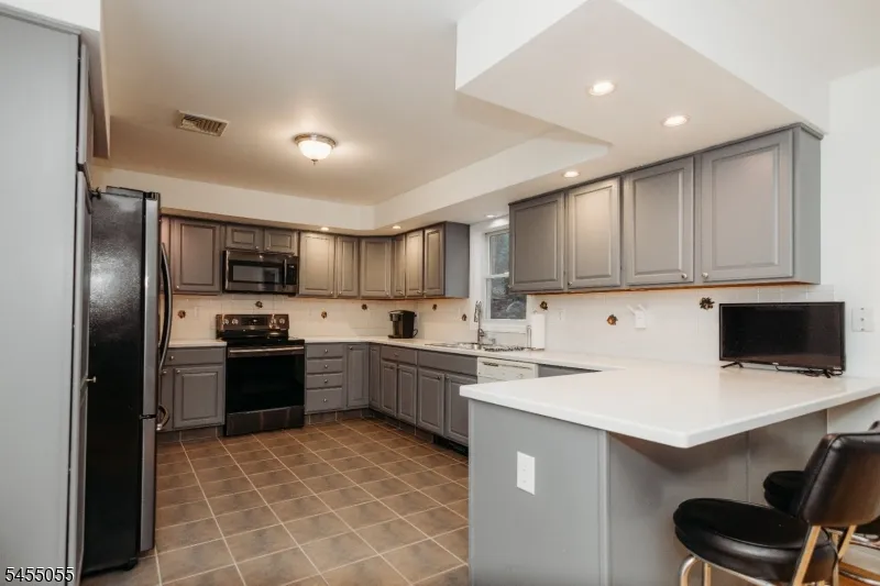 7 Twin Pond Rd Montague, NJ 07827