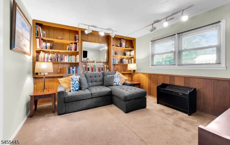 46 Deer Path Dr Mount Olive, NJ 07836