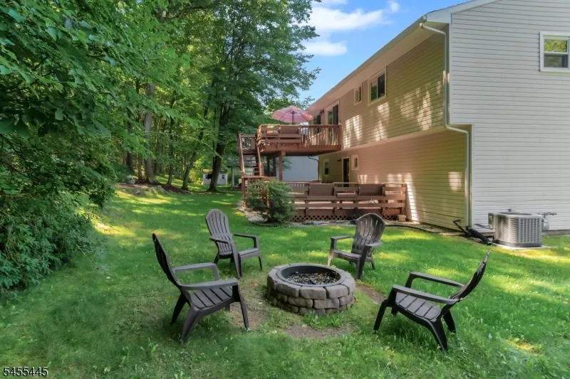 46 Deer Path Dr Mount Olive, NJ 07836