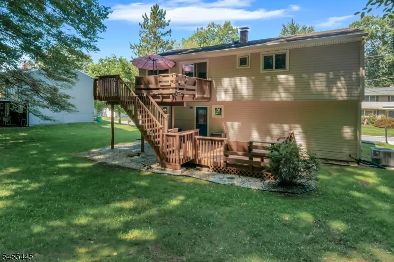 46 Deer Path Dr Mount Olive, NJ 07836