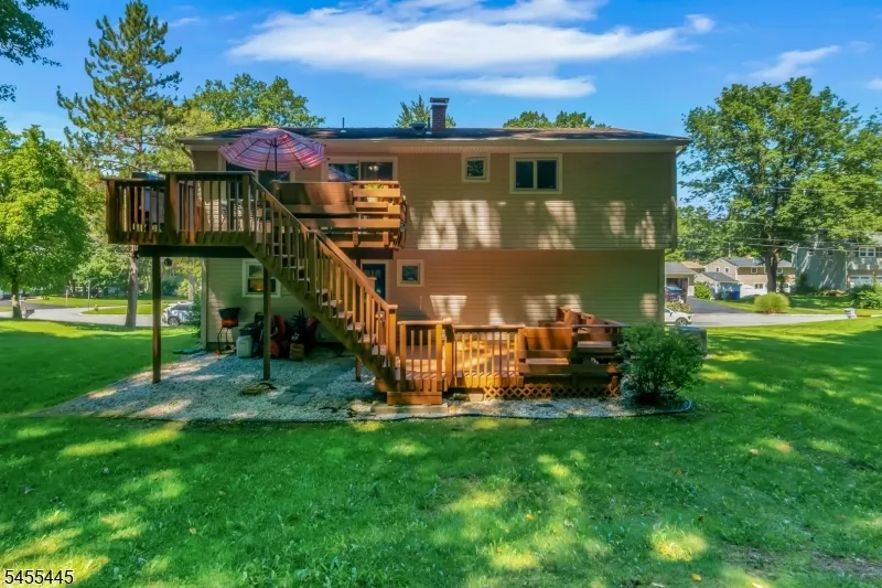46 Deer Path Dr Mount Olive, NJ 07836