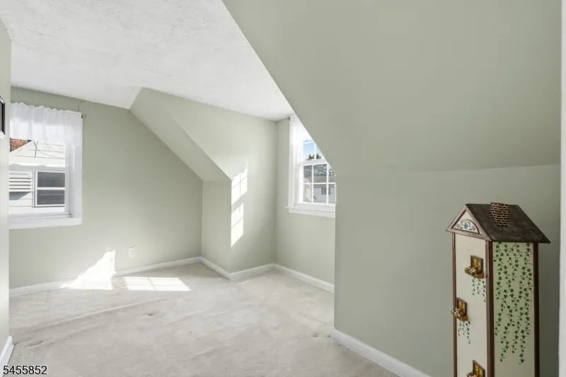 24 Sunset Dr Clark, NJ 07066