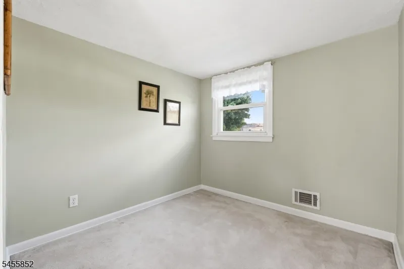 24 Sunset Dr Clark, NJ 07066