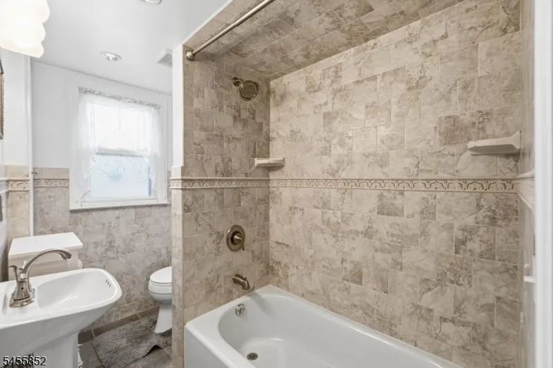 24 Sunset Dr Clark, NJ 07066