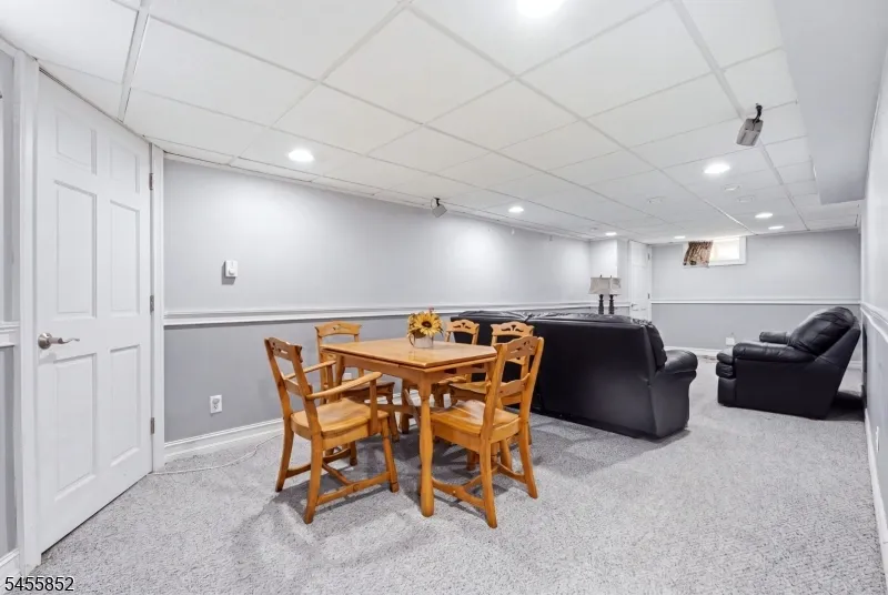24 Sunset Dr Clark, NJ 07066