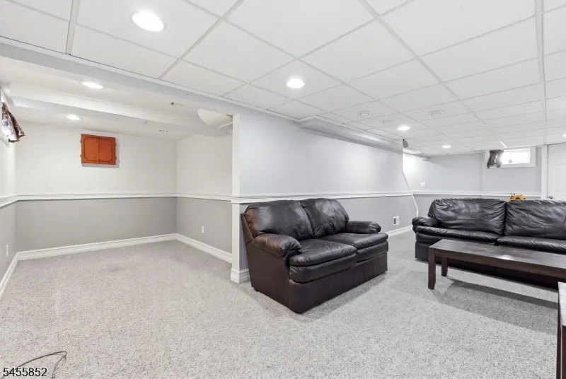 24 Sunset Dr Clark, NJ 07066