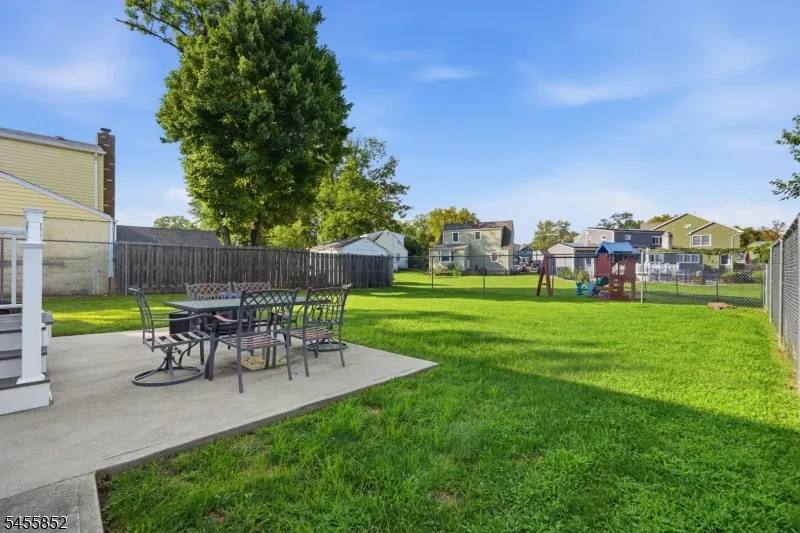 24 Sunset Dr Clark, NJ 07066