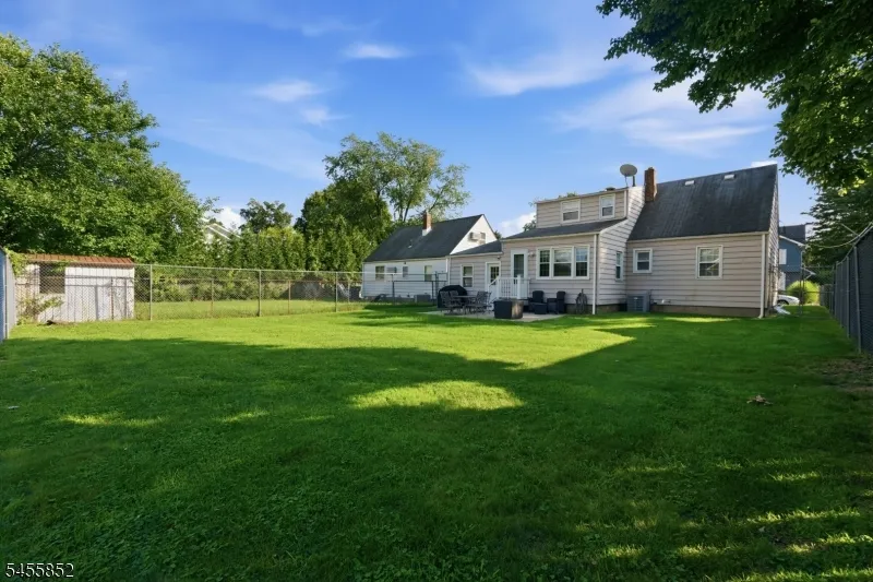 24 Sunset Dr Clark, NJ 07066