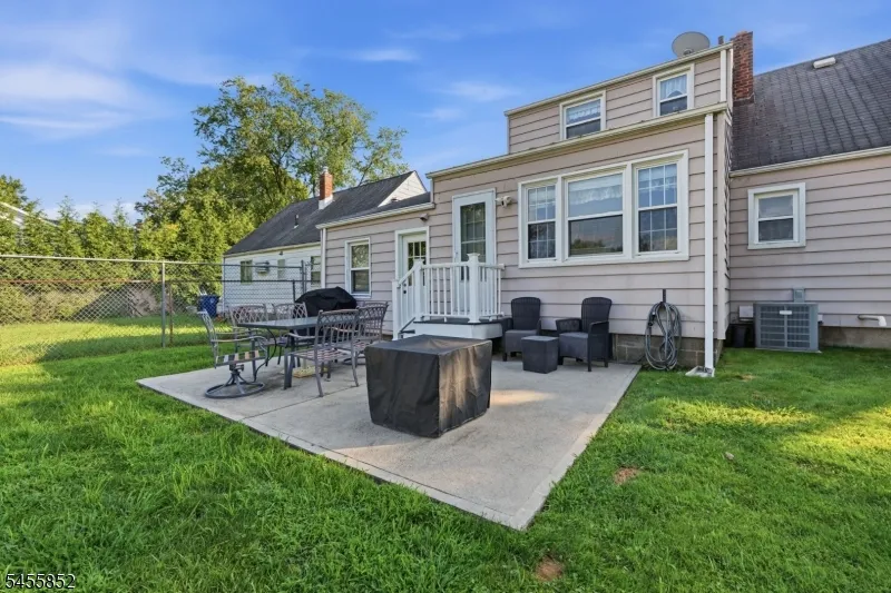 24 Sunset Dr Clark, NJ 07066