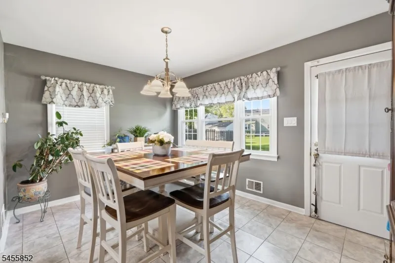 24 Sunset Dr Clark, NJ 07066