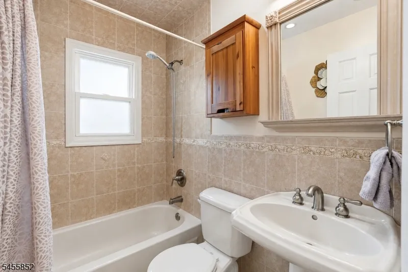 24 Sunset Dr Clark, NJ 07066