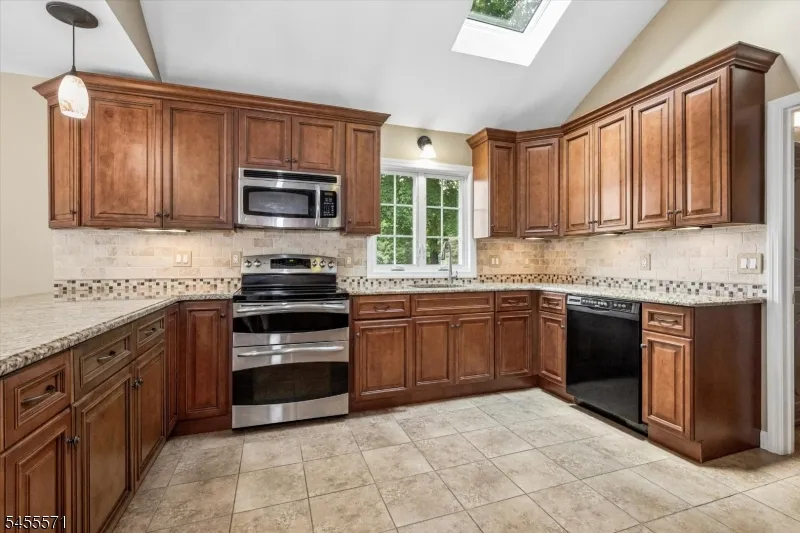 117 South St Frelinghuysen, NJ 07821