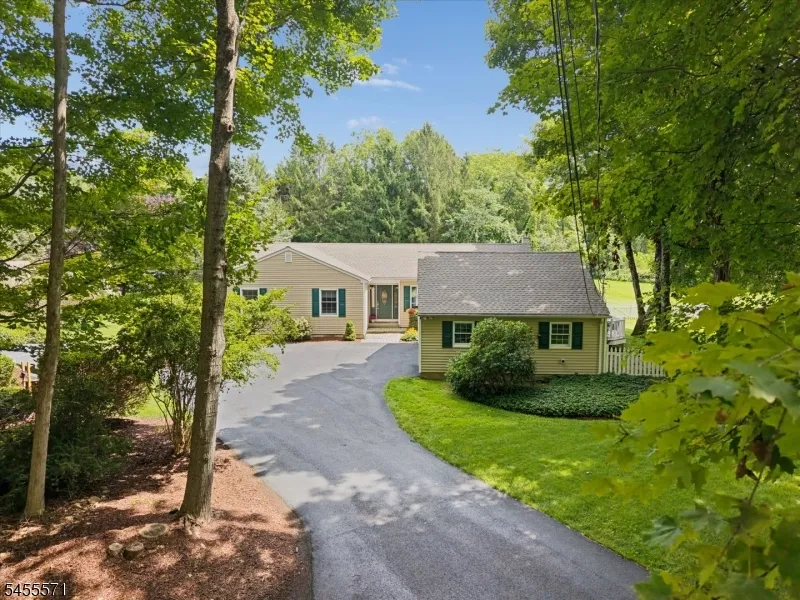 117 South St Frelinghuysen, NJ 07821