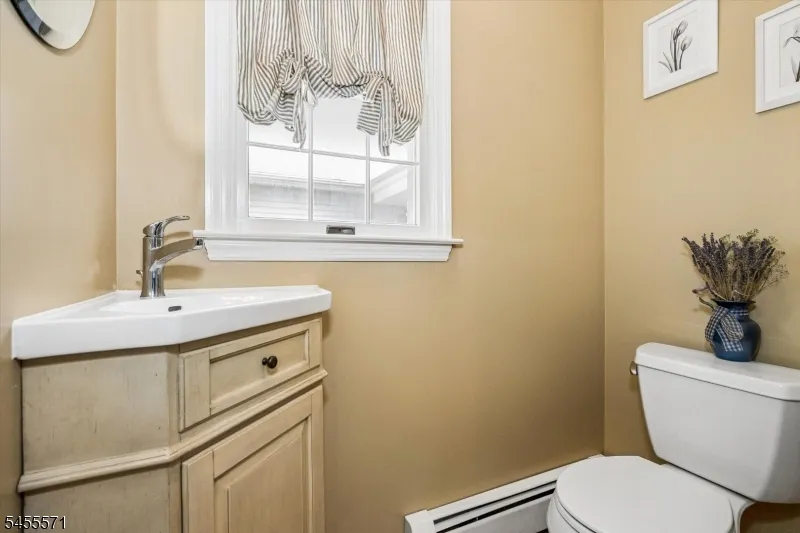 117 South St Frelinghuysen, NJ 07821