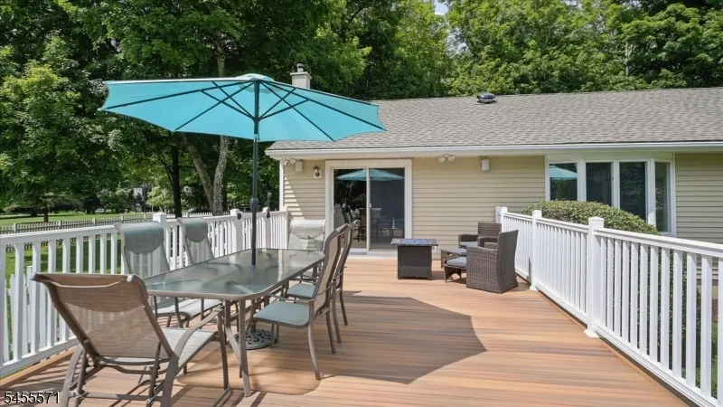 117 South St Frelinghuysen, NJ 07821