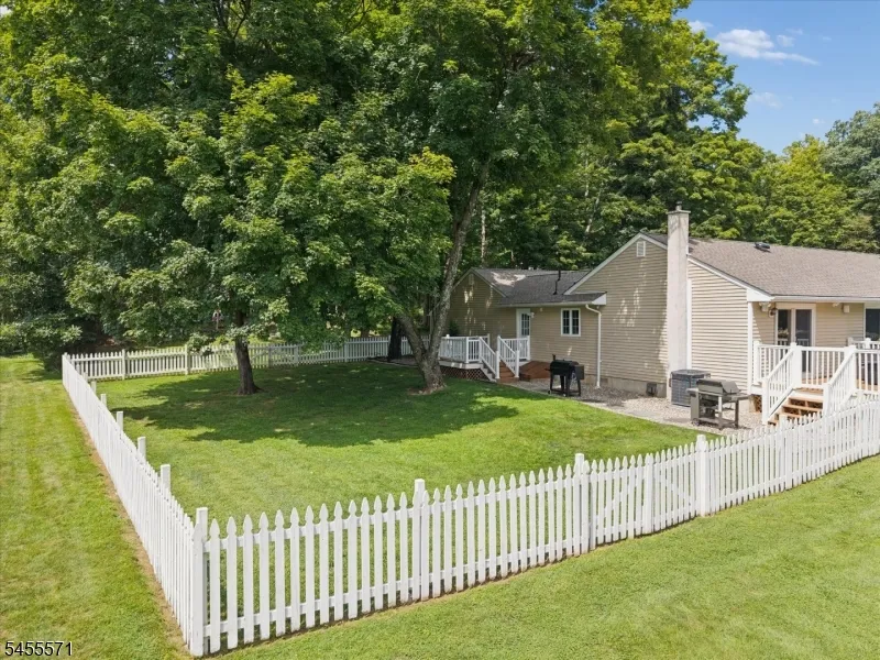 117 South St Frelinghuysen, NJ 07821