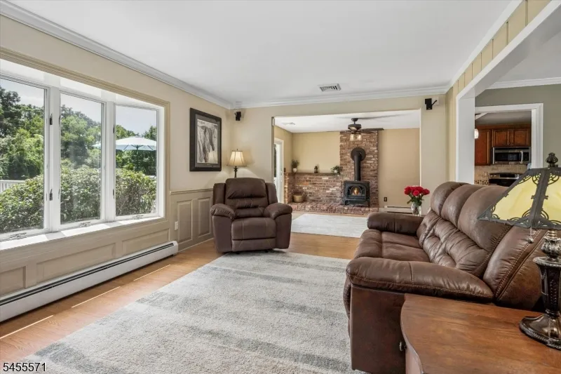 117 South St Frelinghuysen, NJ 07821