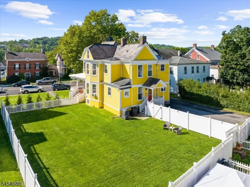 110 W Washington Ave Washington, NJ 07882
