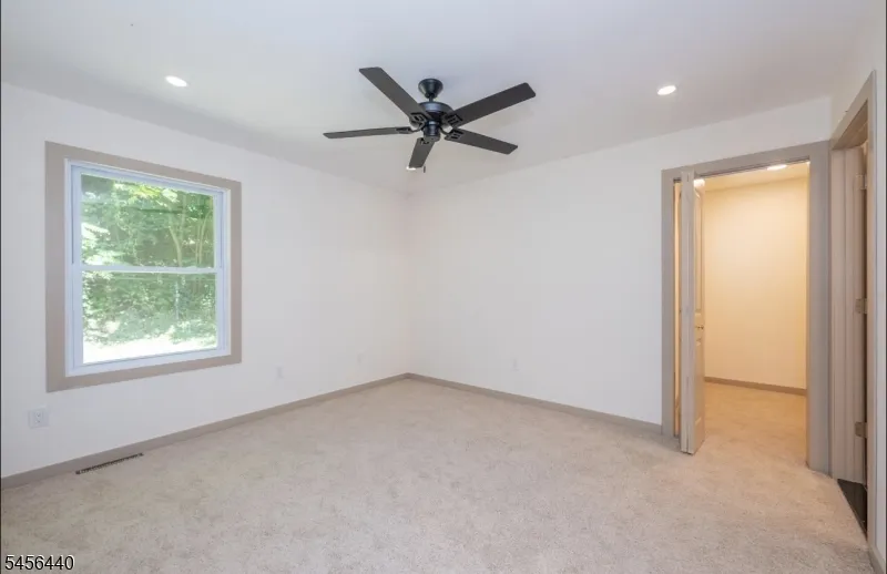 33 Orchard Dr Vernon, NJ 07462