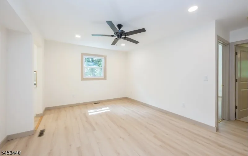 33 Orchard Dr Vernon, NJ 07462