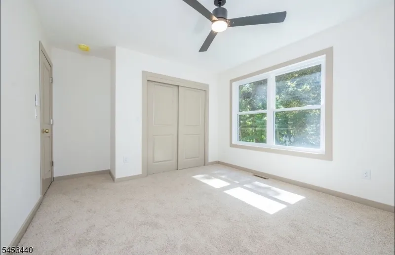 33 Orchard Dr Vernon, NJ 07462
