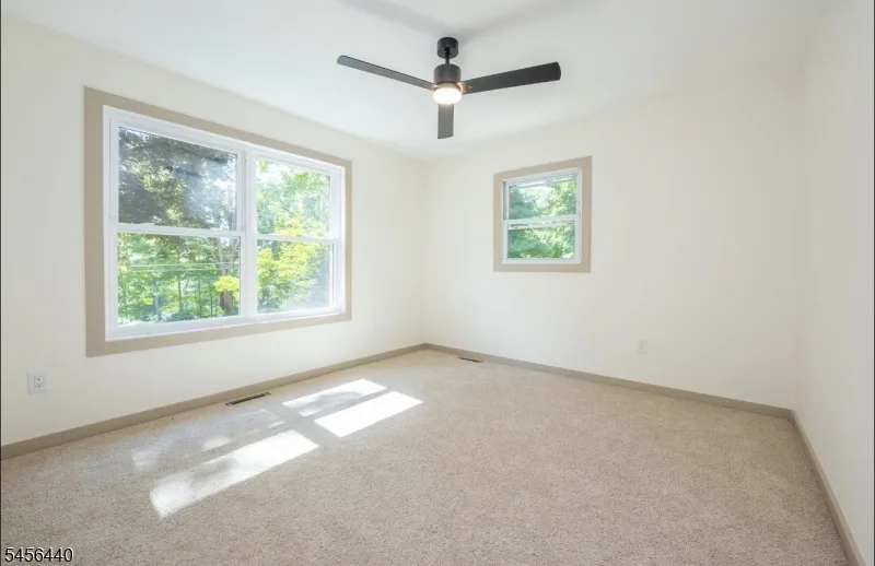 33 Orchard Dr Vernon, NJ 07462