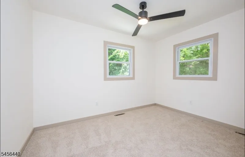 33 Orchard Dr Vernon, NJ 07462