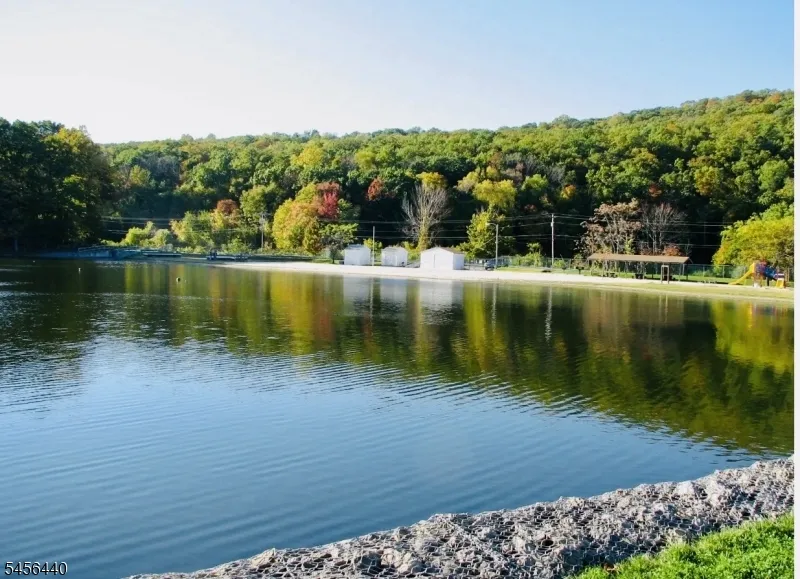 33 Orchard Dr Vernon, NJ 07462