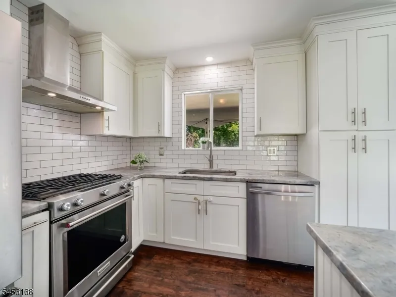 9 Lake Pochung Rd Vernon, NJ 07461