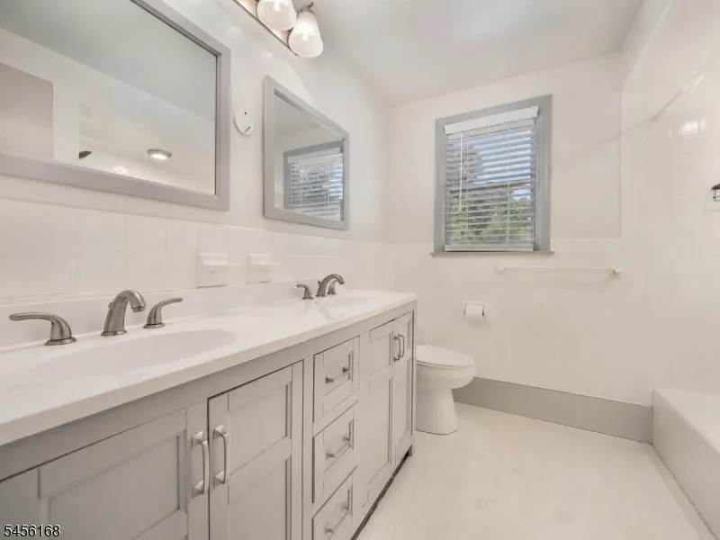 9 Lake Pochung Rd Vernon, NJ 07461