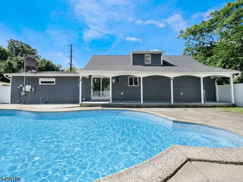 9 Lake Pochung Rd Vernon, NJ 07461