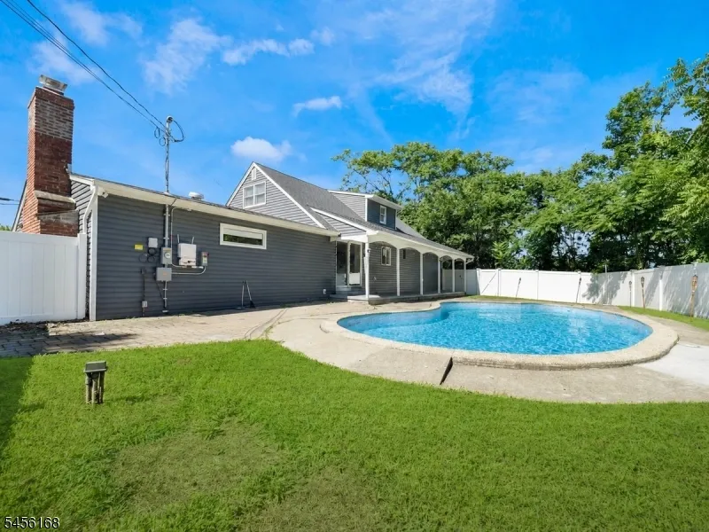9 Lake Pochung Rd Vernon, NJ 07461