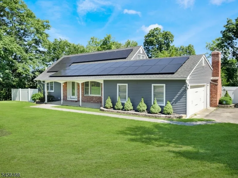 9 Lake Pochung Rd Vernon, NJ 07461
