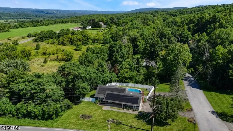 9 Lake Pochung Rd Vernon, NJ 07461