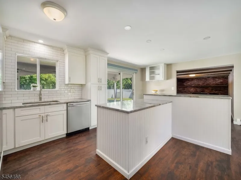 9 Lake Pochung Rd Vernon, NJ 07461