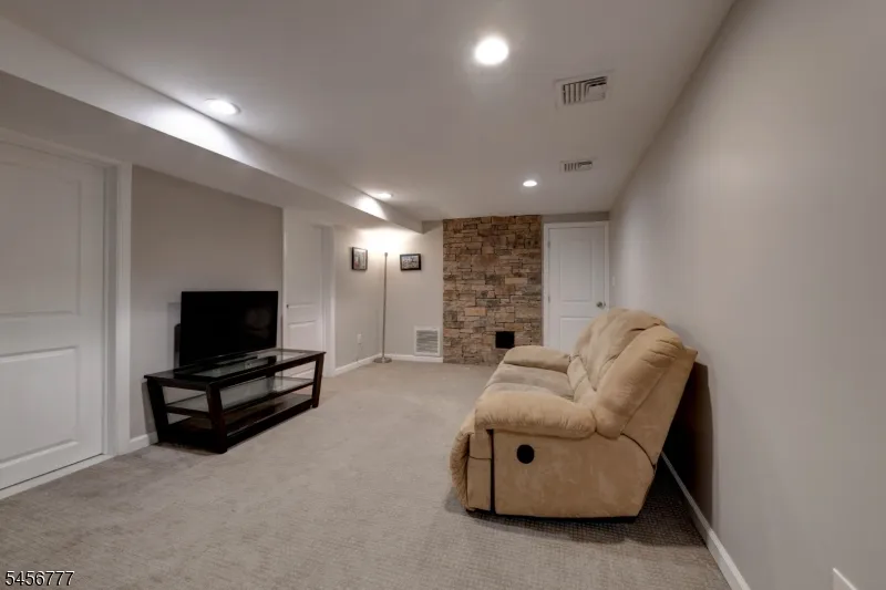 37 White Meadow Rd Rockaway, NJ 07866